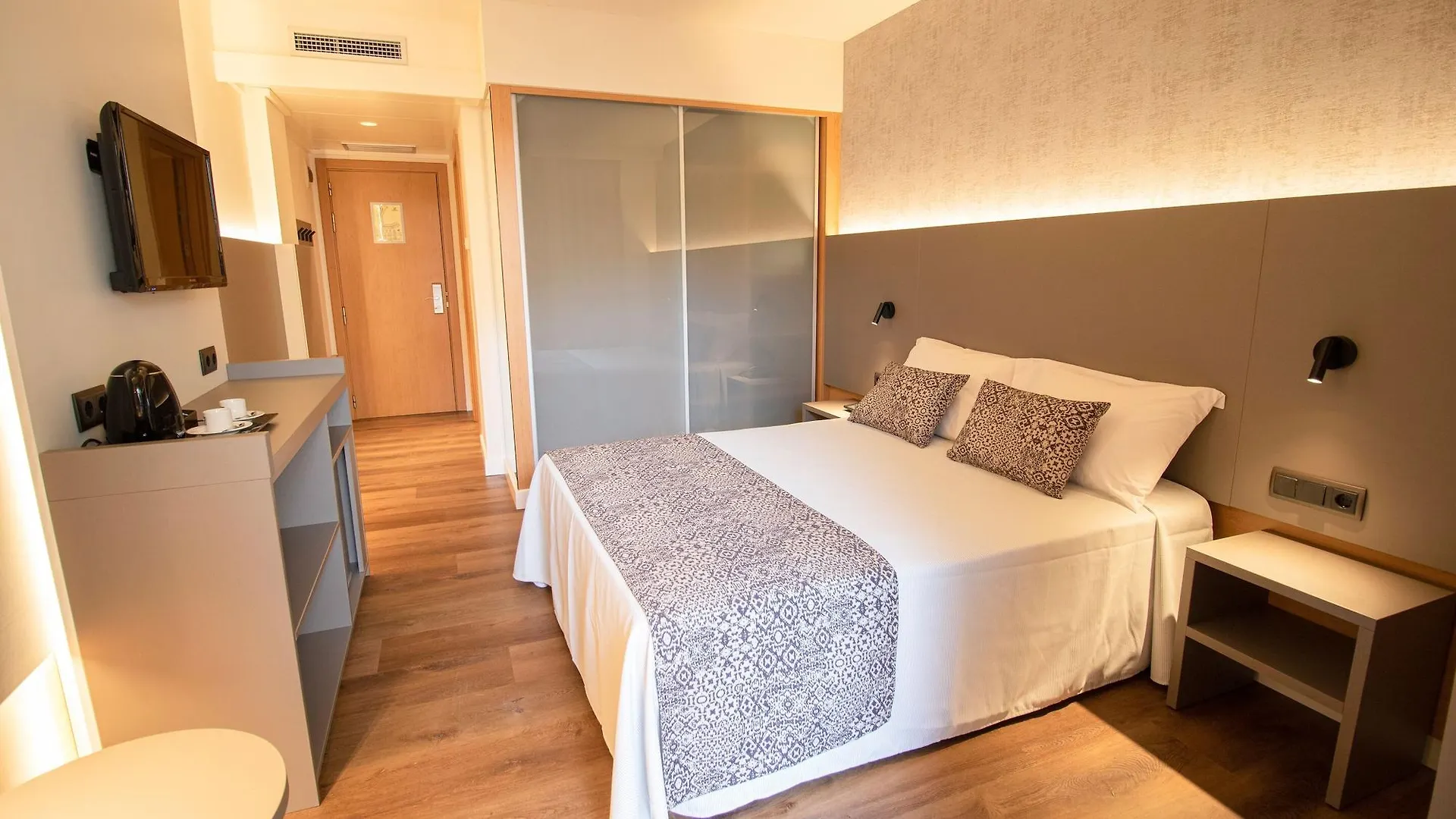 **** Hotel Golden Bahia De Tossa & Spa 4* Sup. Tossa de Mar Hiszpania